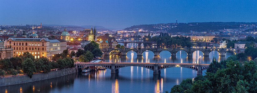 欧洲建筑全景图捷克布拉格伏尔塔瓦河全景图背景