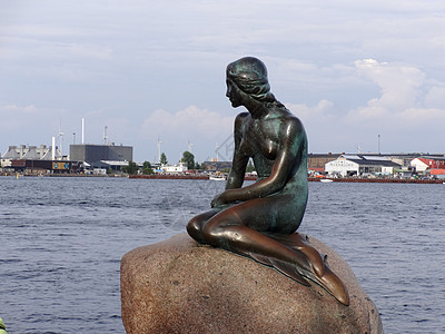 丹麦著名的美人鱼雕塑图片