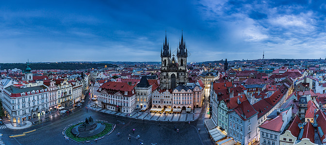俯瞰布拉格老城广场夜景全景图背景
