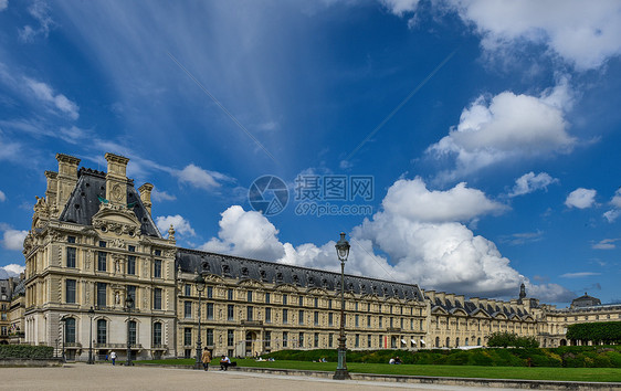 巴黎卢浮宫建筑外观图片