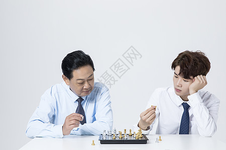 商务人士下棋图片