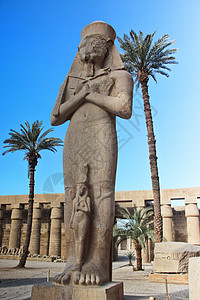 埃及卢克索卡尔纳克神庙拉美西斯二世神像图片