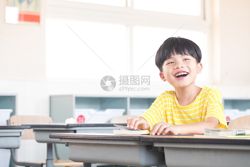 小学生课堂图片