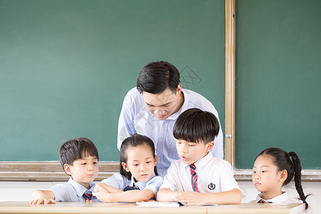 小学生师生教育图片