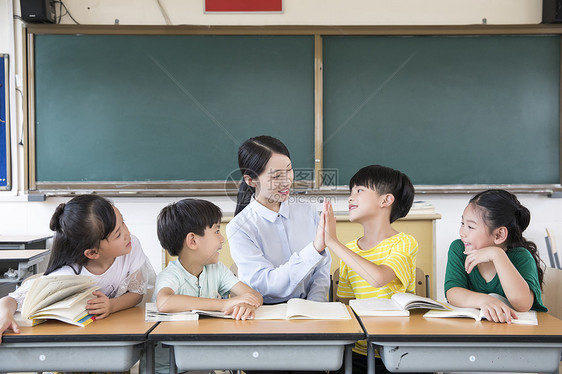 老师学生团结图片