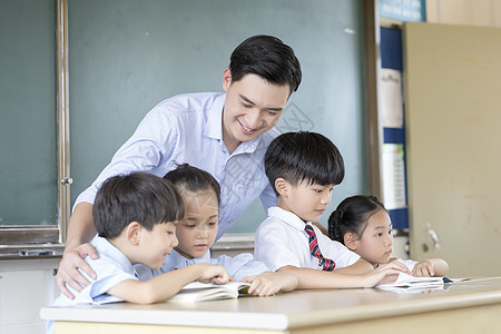 男教师和学生图片