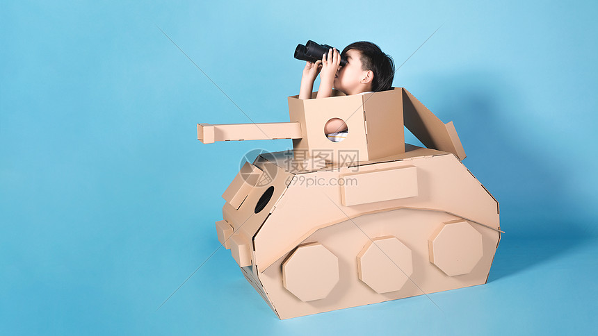 儿童与坦克图片