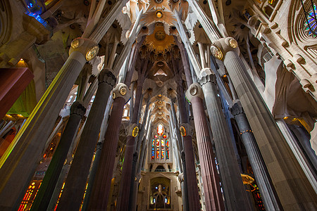 西班牙巴萨罗那圣家堂图片