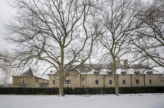 英国牛津大学雪景图片