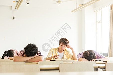 大学生教室学习休息背景图片