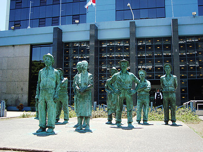 哥斯达黎加银行前的华人劳工塑像图片