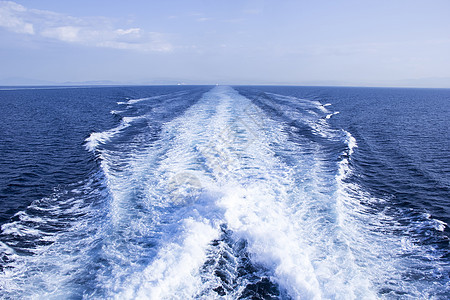 爱琴海油轮浪花图片