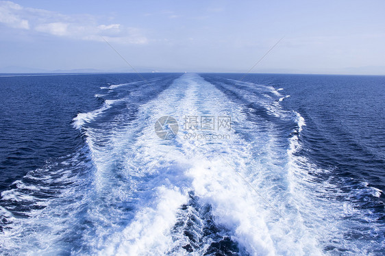 爱琴海油轮浪花图片