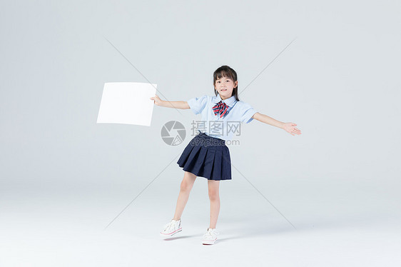 儿童学生手拿白板图片