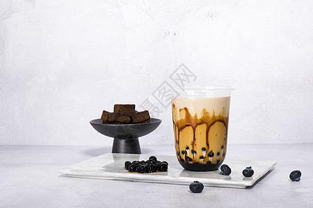 奶茶制作美食留白高清图片
