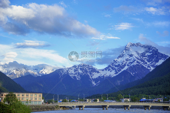 西藏波密雪山图片