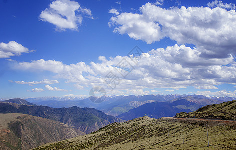 与小云彩蓝天西藏波密雪山背景