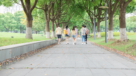 活力大学生背影图片