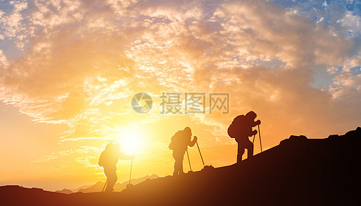 团结登山合作拥抱高清图片