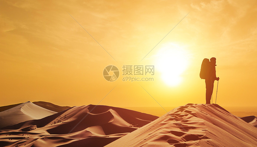 走沙漠的人
