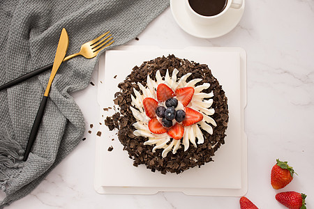 巧克力草莓生日蛋糕图片