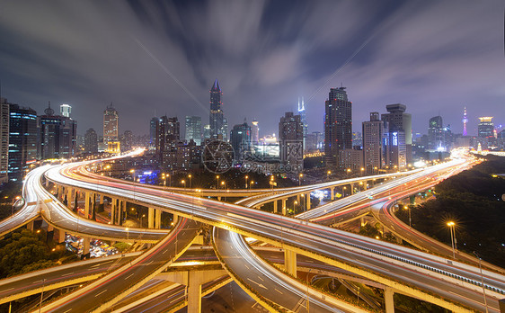 现代城市上海立交桥车流夜景图片