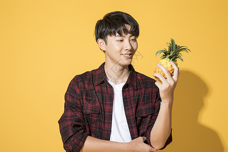 青年男性菠萝图片