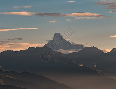 四姑娘山群山云海日出背景图片