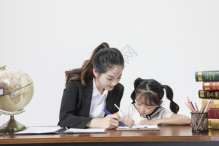 女教师和学生图片