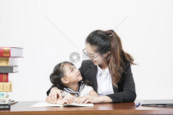 女教师和学生形象图片