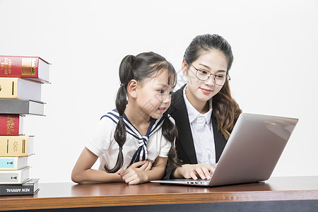 女教师和学生图片