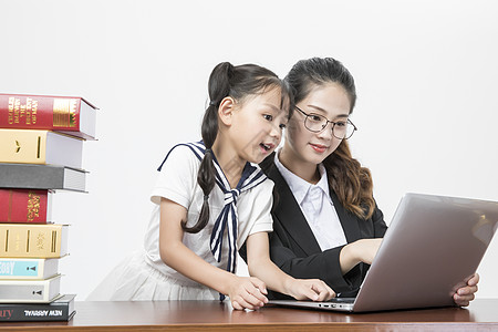 女教师和学生图片