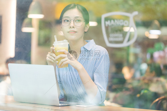 休闲的商务女性图片