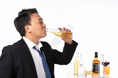 高清背景图片过量饮酒高清背景图片商务男士沙发饮酒高清背景图片国风