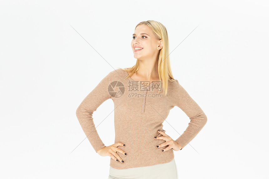 外国美女叉腰