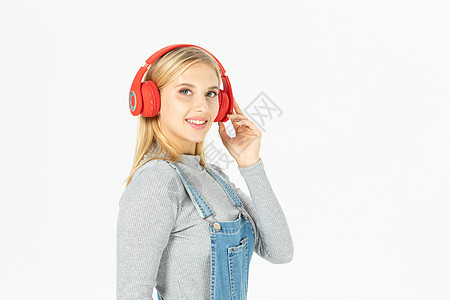 外国美女戴耳机背景图片
