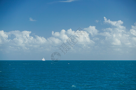 海上帆船海面行船高清图片