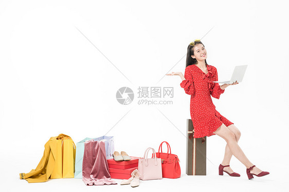 女性购物狂欢节电脑网购图片