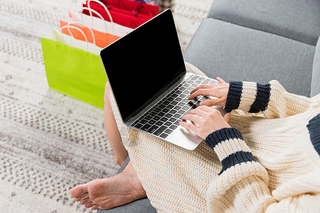 居家女性电脑网购特写图片素材