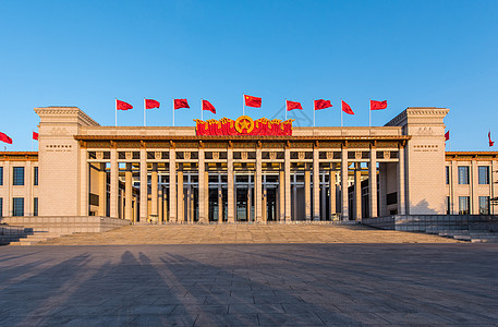 金秋十月红旗招展的中国国家博物馆图片