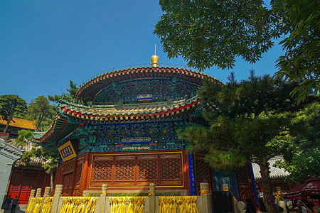 烧香祈福北京潭柘寺寺庙背景