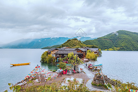 云南夏黑云南丽江市彝族自治县宁蒗泸沽湖里格岛背景