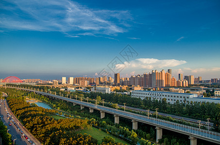 天空白云秋天的城市背景