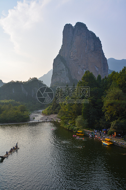 石栀岩风景区地标风光图片