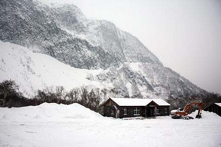 冰雪温泉长白山的小木屋背景