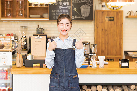 咖啡馆女性服务员举大拇指图片