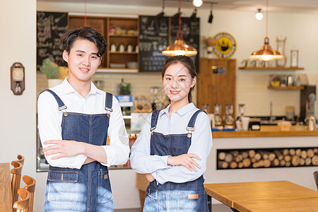 咖啡馆男女服务员抱胸图片