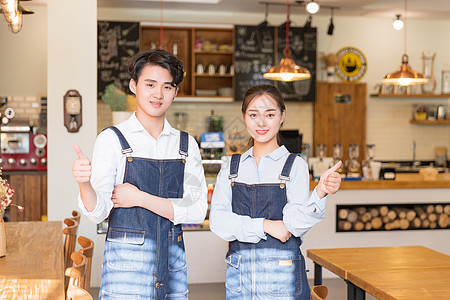 咖啡馆男女服务员举大拇指动作图片