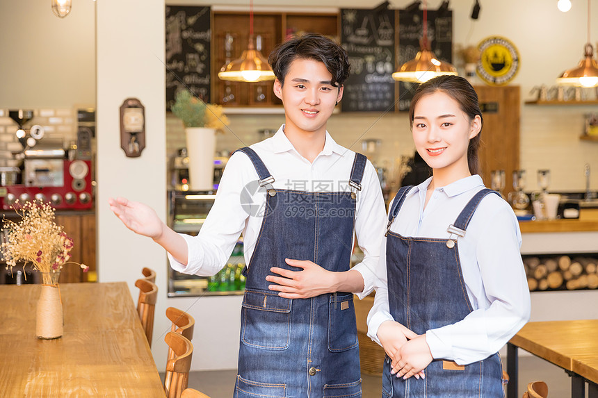 咖啡馆男女服务员欢迎动作图片