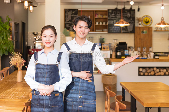 咖啡馆男女服务员欢迎动作图片